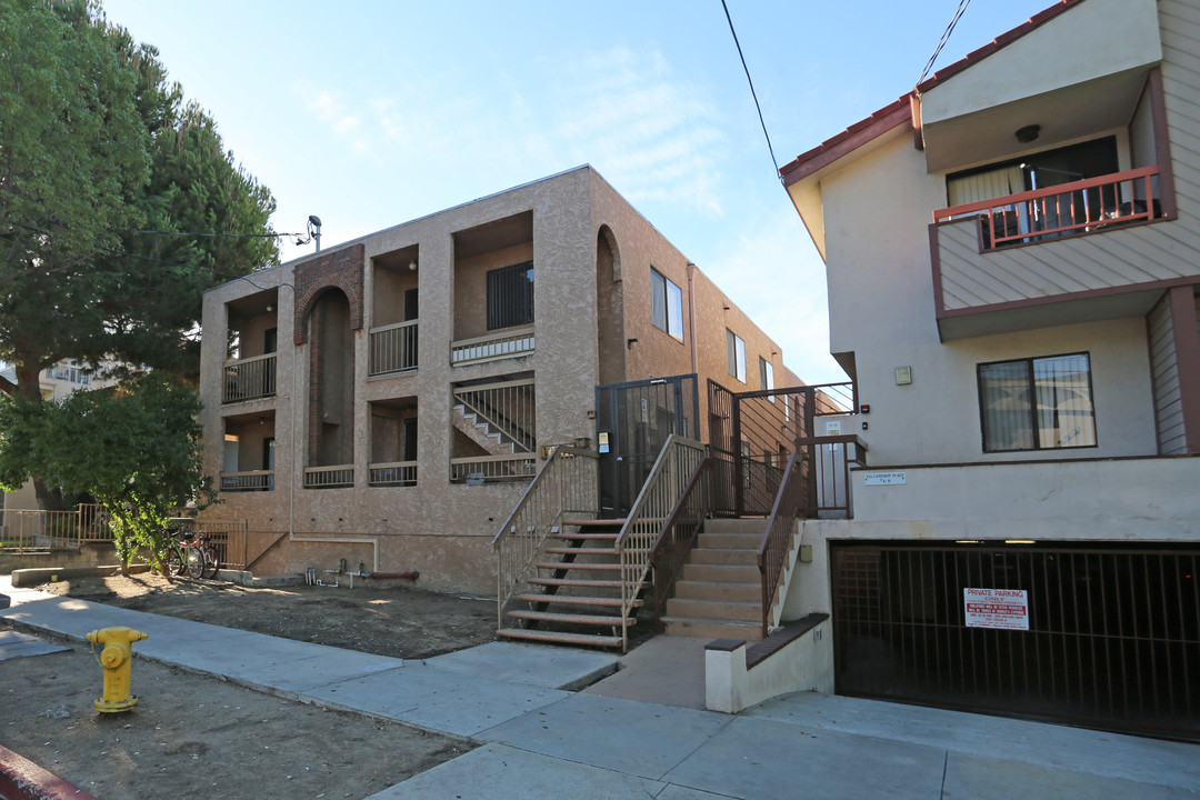 330 Cameron Pl in Glendale, CA - Building Photo