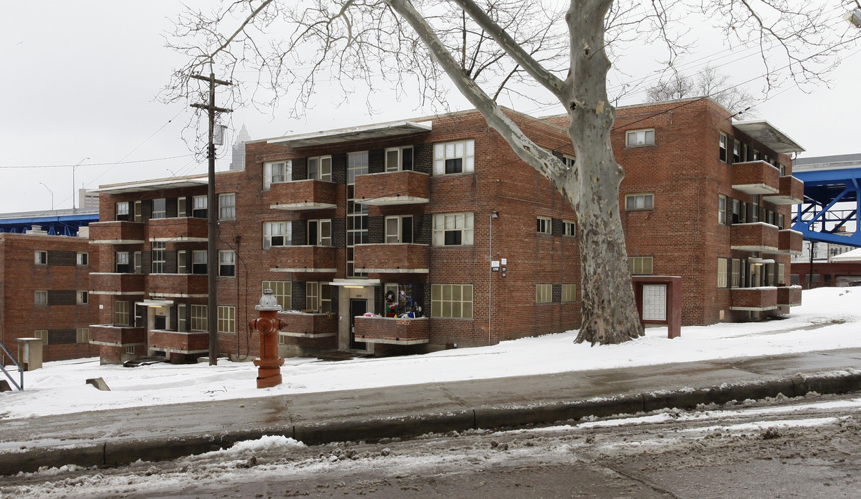 Lakeview Estates in Cleveland, OH - Building Photo