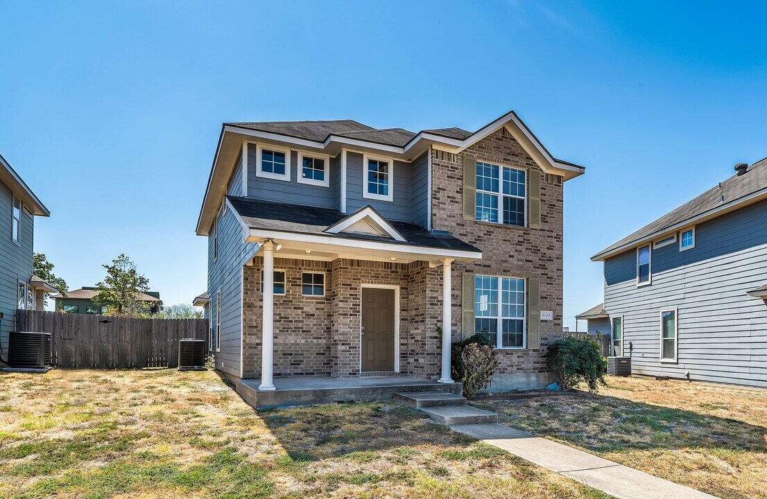 AUGUST 2026 MOVE IN! Great 4 Bedroom 4 Bathroom Home in College Station, TX - Building Photo