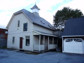 94 Grove St in Rutland, VT - Foto de edificio - Building Photo