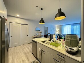 2155 N Elston Ave in Chicago, IL - Building Photo - Building Photo