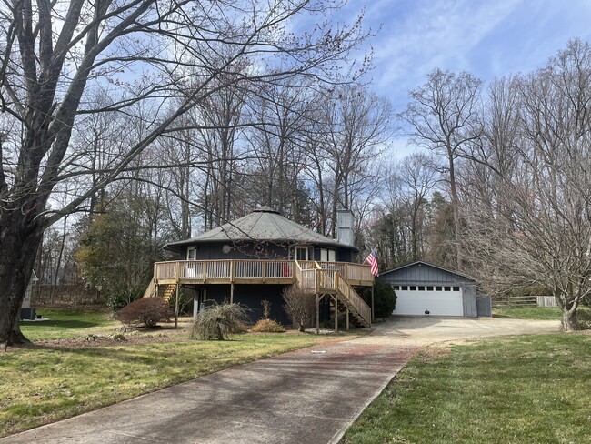 property at 204 Castaway Trail