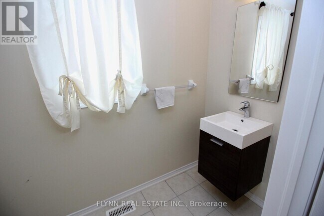 8444 Elderberry Dr in Niagara Falls, ON - Building Photo - Building Photo