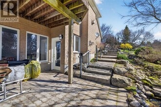 23 Fox Run Dr in Puslinch, ON - Building Photo - Building Photo