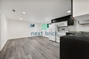 10616 Des Moines Memorial Dr in Burien, WA - Building Photo