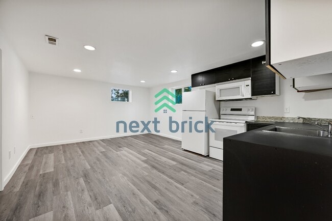 property at 10616 Des Moines Memorial Dr