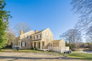 78 Mecox Road in Water Mill, NY - Building Photo