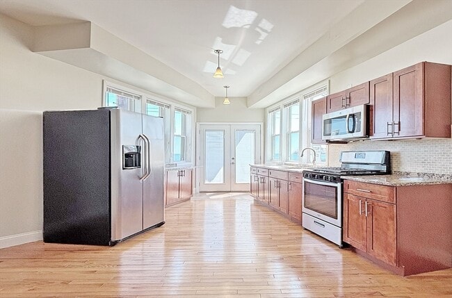 1043 Winthrop Ave