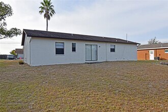 1390 Esmont Ave in Spring Hill, FL - Building Photo - Building Photo