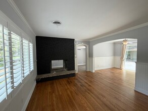 1327 St Clair Dr in Charleston, SC - Foto de edificio - Building Photo