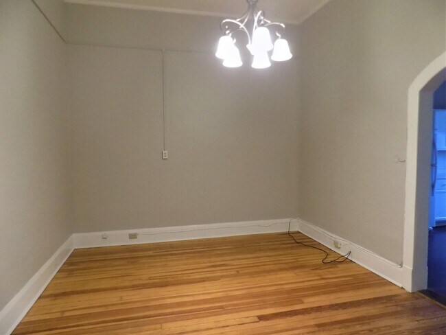 56 E Burlington Ave in Fairfield, IA - Building Photo - Building Photo