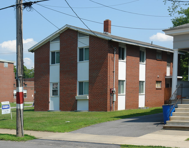 171 S Main St in Gloversville, NY - Foto de edificio - Building Photo