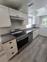 101 W Lemon St in Tarpon Springs, FL - Building Photo - Building Photo