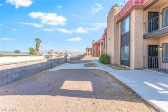 2257 Exeter Dr, Unit B in Las Vegas, NV - Building Photo - Building Photo