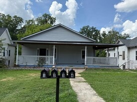 233 E Cambridge Ave in Greenwood, SC - Building Photo