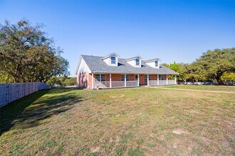 201 Gail Dr in Weatherford, TX - Foto de edificio - Building Photo