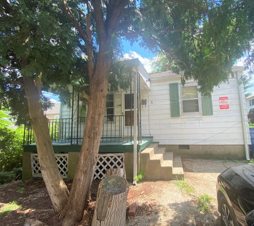 8 Clarke St in Athens, OH - Building Photo