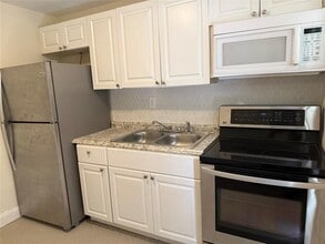 2830 NW 15th Ct in Fort Lauderdale, FL - Building Photo - Building Photo