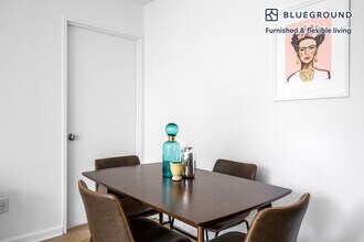 400 Chambers St in New York, NY - Building Photo - Building Photo