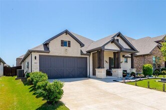 621 Hazeltine Rd in Red Oak, TX - Building Photo - Building Photo