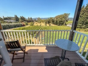 7031 Silverado Trail in Napa, CA - Foto de edificio - Building Photo