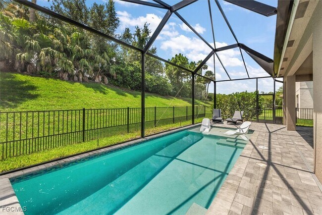 10087 Chesapeake Bay Dr in Ft. Myers, FL - Building Photo - Building Photo