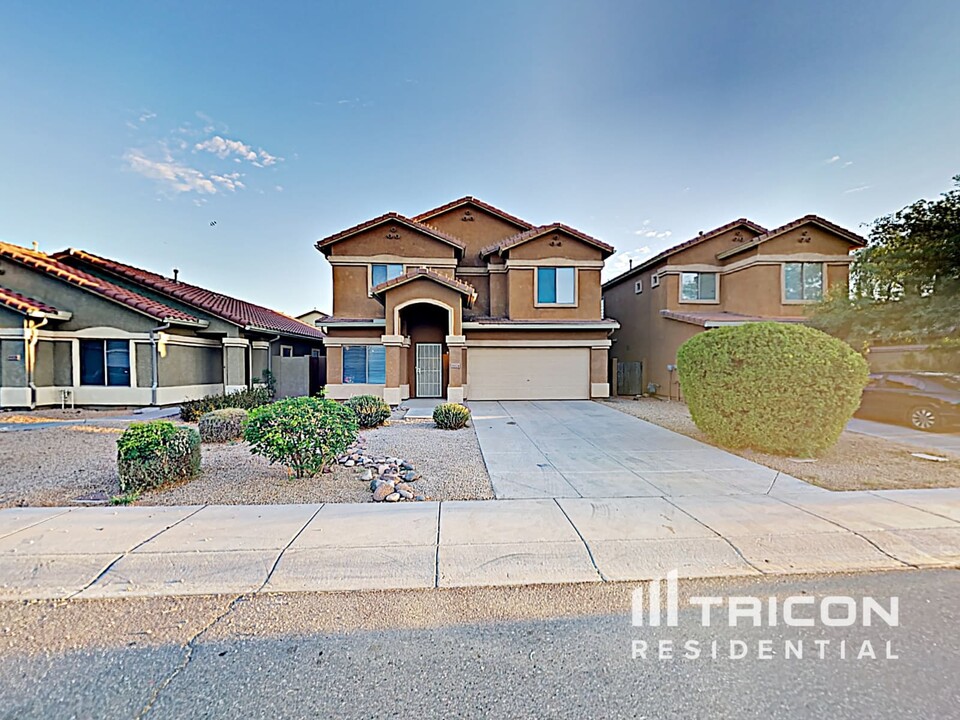 8924 W Gibson Ln in Tolleson, AZ - Foto de edificio