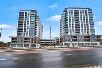 715-715 Davis Dr in Newmarket, ON - Building Photo - Building Photo