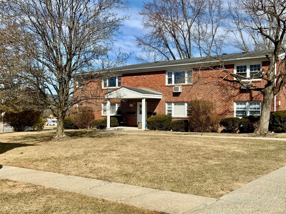 136 N Chestnut St in New Paltz, NY - Building Photo