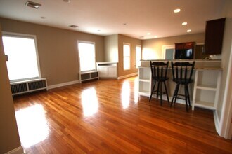 53 E Central St in Worcester, MA - Building Photo - Building Photo