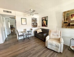 237 Portree Dr in Dunedin, FL - Building Photo - Building Photo