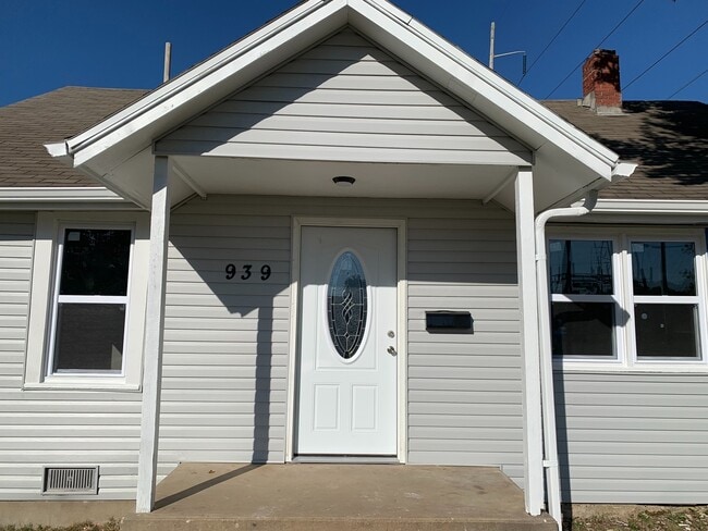 property at 939 N Brown Ave