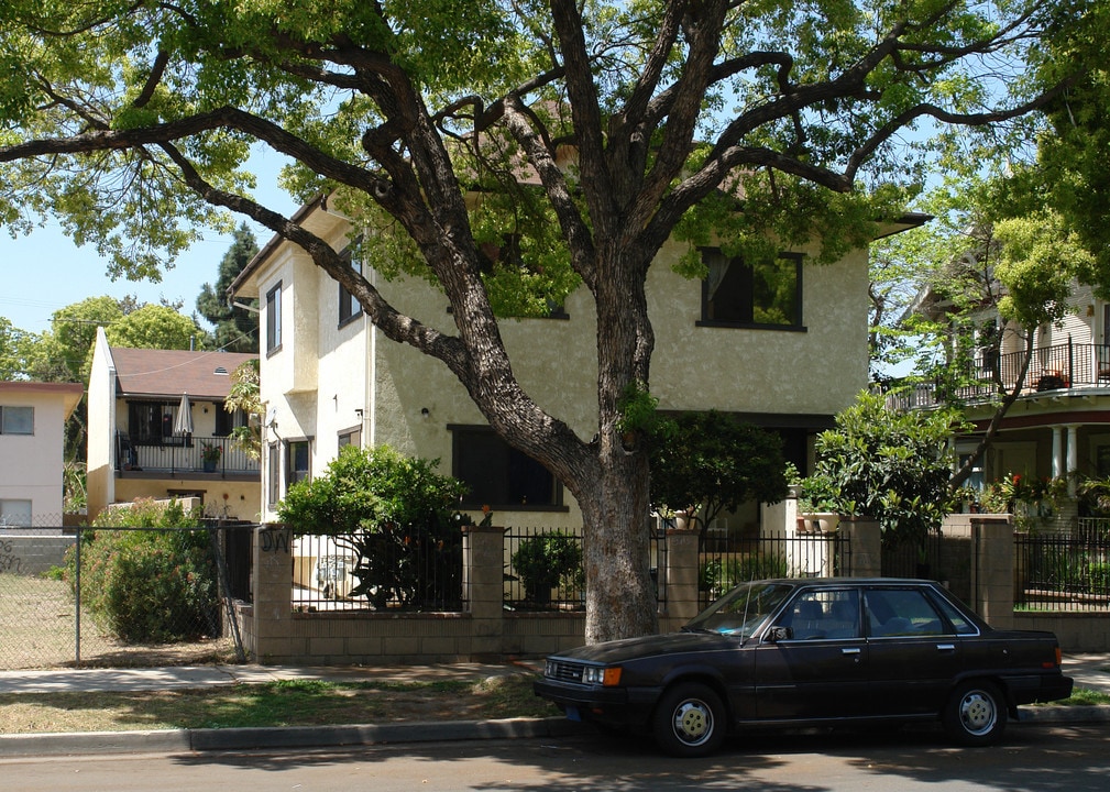 216 S Orange Ave in Santa Ana, CA - Foto de edificio