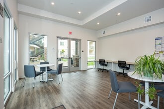 Redwood Views Apartments in Windsor, CA - Foto de edificio - Interior Photo