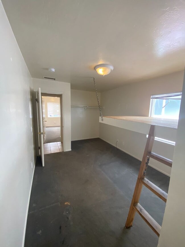 6671 Del Playa Dr in Isla Vista, CA - Building Photo - Building Photo