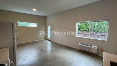 2741 SE 118th Ave in Portland, OR - Building Photo - Building Photo