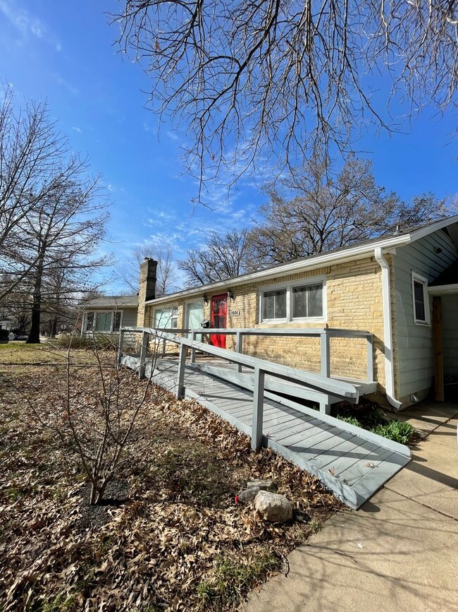 1501 Sherwood Way in Emporia, KS - Building Photo - Building Photo