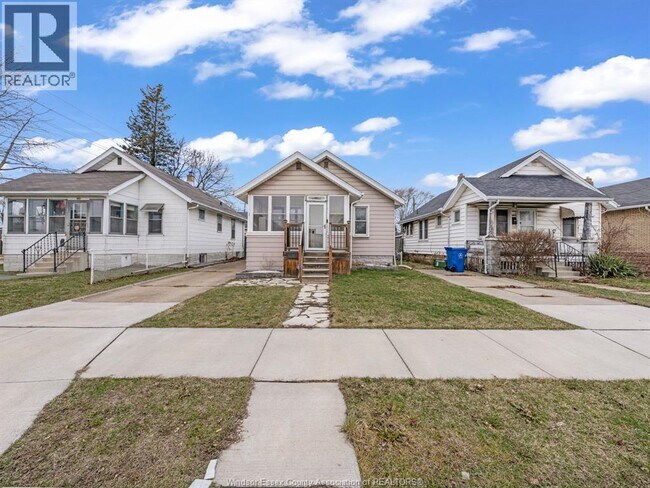 410 Foch Ave in Windsor, ON - Building Photo - Building Photo