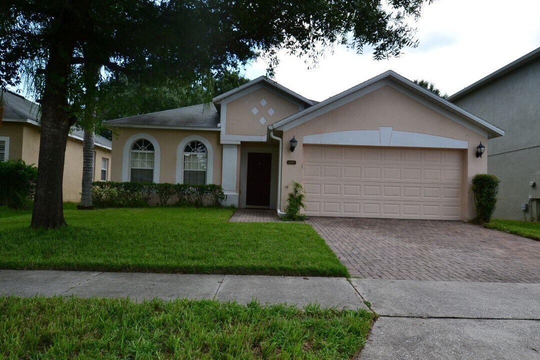 9995 Shadow Creek Dr in Orlando, FL - Building Photo