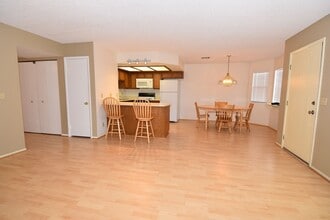 2717 Beaver Creek Ct in Las Vegas, NV - Building Photo - Building Photo