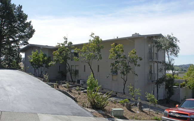 2021 Ascot Dr in Moraga, CA - Foto de edificio - Building Photo