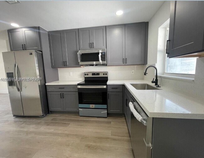 1814 SW 22nd St in Fort Lauderdale, FL - Building Photo - Building Photo