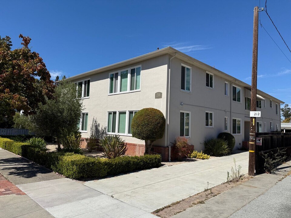 216 Anita Rd in Burlingame, CA - Building Photo