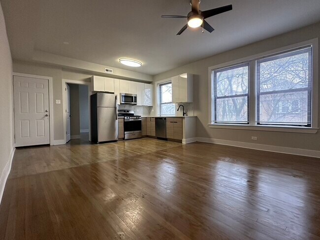 2346 W Wilson Ave, Unit 1 in Chicago, IL - Building Photo - Building Photo
