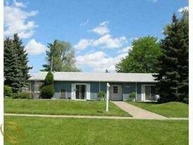 9242 N Lilley Rd in Plymouth, MI - Building Photo