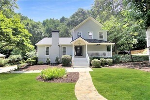 455 Persimmon Ln in Roswell, GA - Building Photo