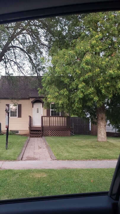 1537 S 37th St in Manitowoc, WI - Building Photo