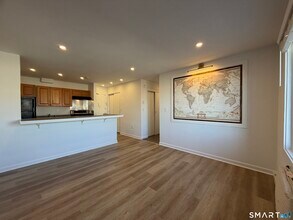 69 Cove Rd in Stamford, CT - Building Photo - Building Photo