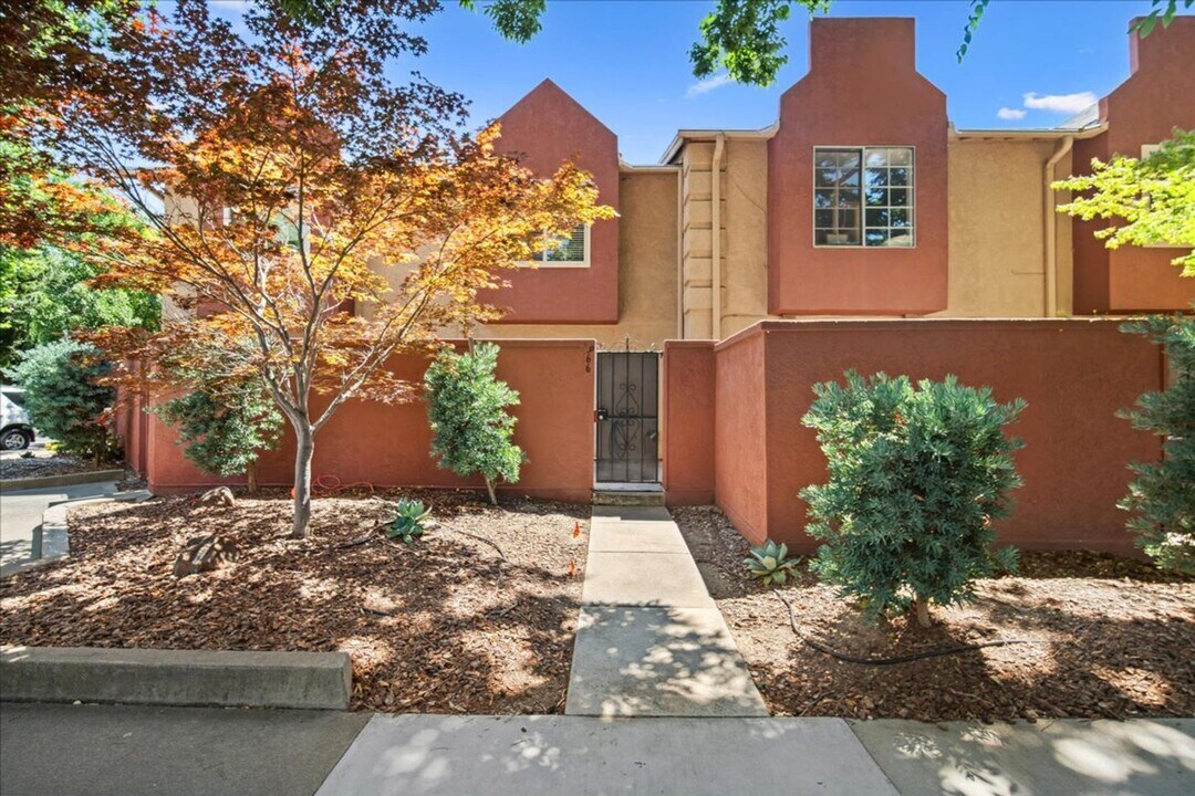 966 Q St in Sacramento, CA - Foto de edificio