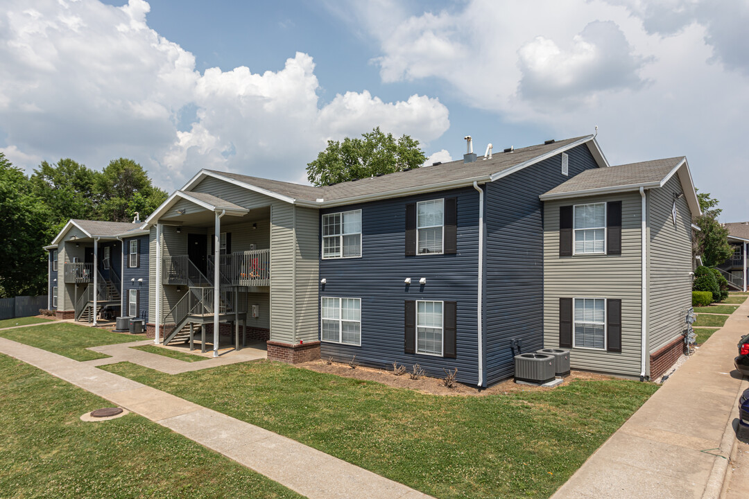 The Life at Elmwood Grove in Springdale, AR - Building Photo